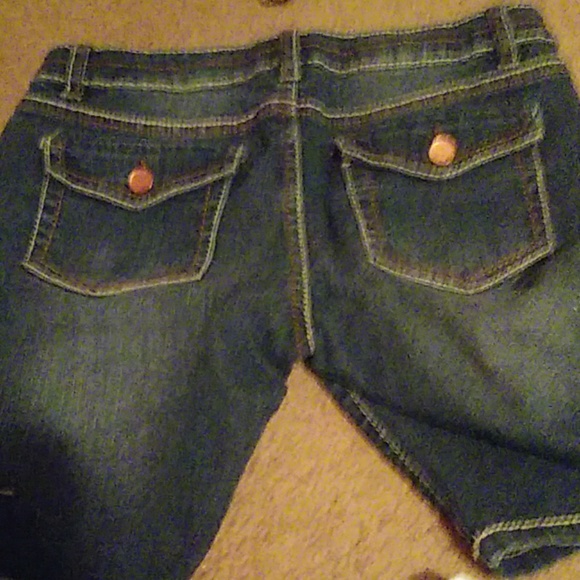 Denim shorts - Picture 3 of 3